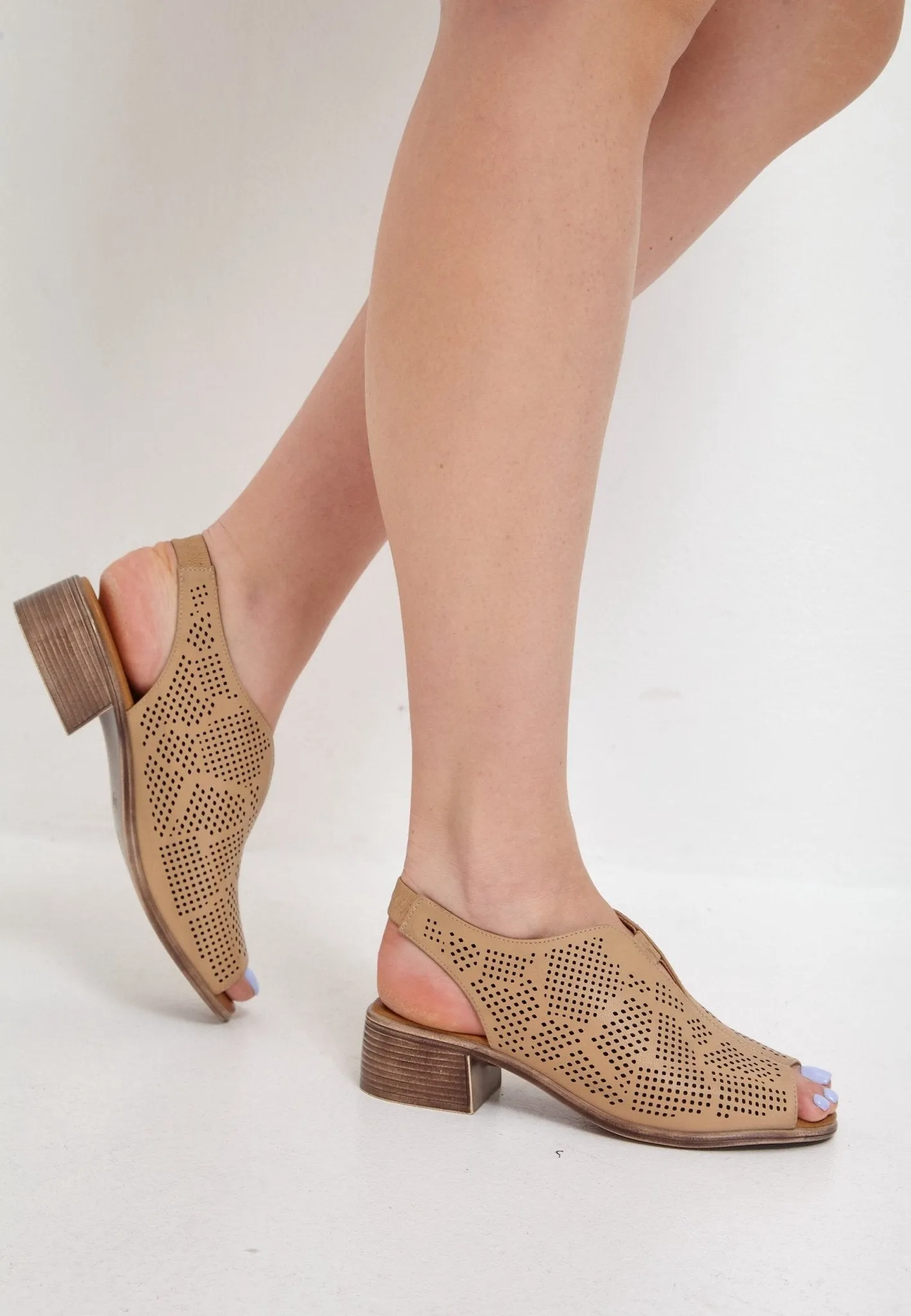 Leather Classic Block Heeled Sandals -  Brown